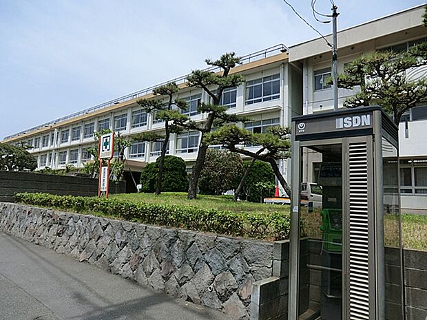平塚市立浜岳中学校まで約750m（徒歩10分）