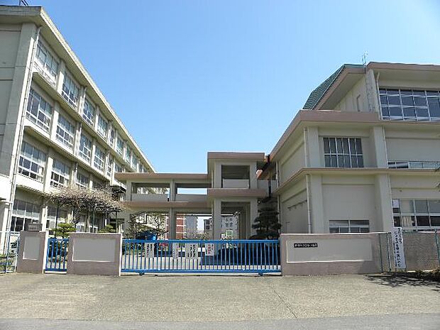 平塚市立勝原小学校まで約630m(徒歩8分)