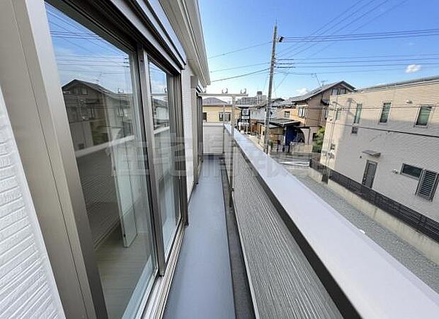 お洗濯ものを気持ち良く太陽の光で干せるのが嬉しいですね。