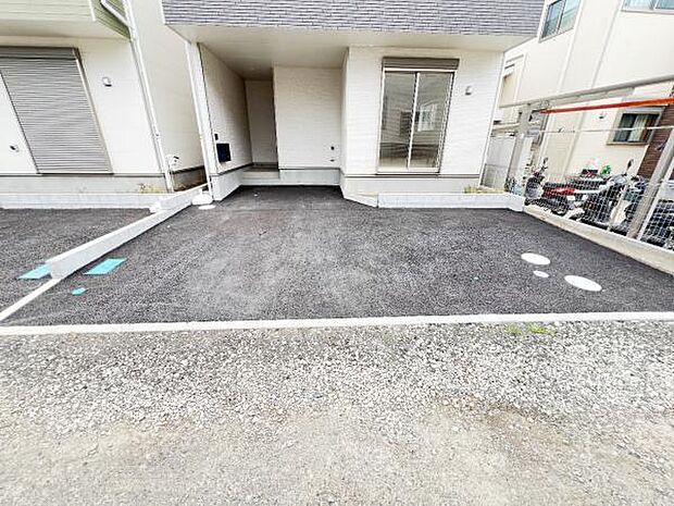 セカンドカーにも便利な駐車2台可能です。
