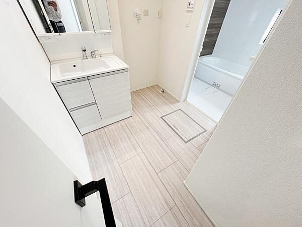 脱衣所は小さなお子様がいるご家庭にも重宝されます。