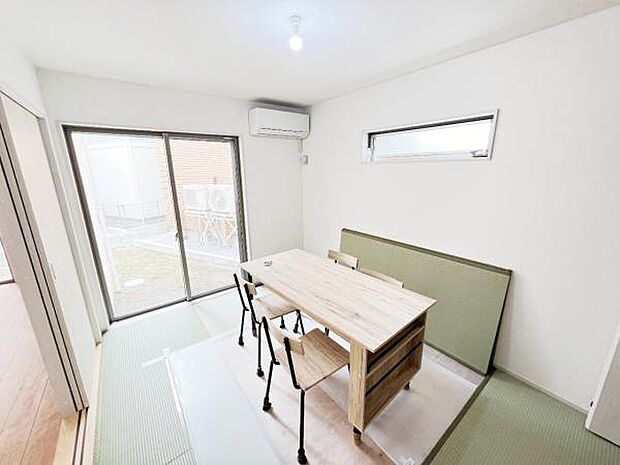 和室スペースです。畳のお部屋は寛げる空間ですね。