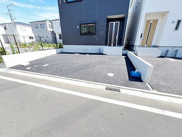 セカンドカーにも便利な駐車2台可能です。