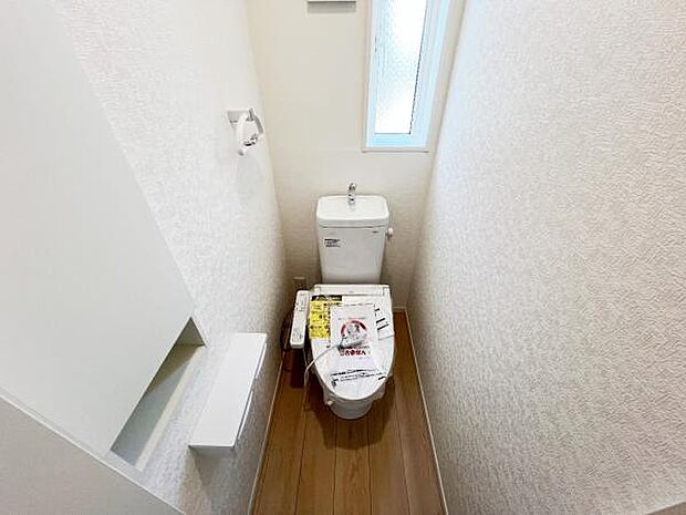 各階にトイレを設けており、ご家族が揃う時もゆとりをもってご利用いただけます。