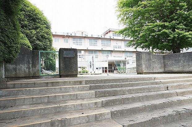 小田原市立白山中学校まで約900m(徒歩12分)