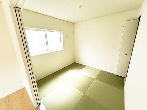 和室スペースです。畳のお部屋は寛げる空間ですね。