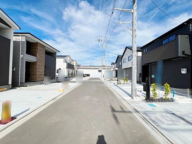 前面道路を含めた現地写真です。
