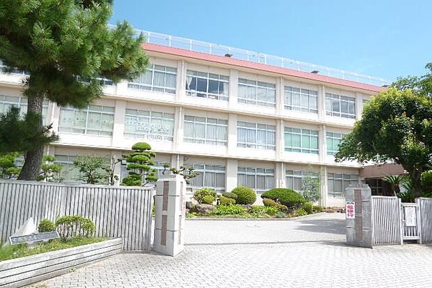 平塚市立春日野中学校まで約900m(徒歩12分)