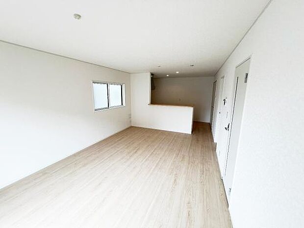 家族団らんの場所としてゆったりと居心地の良いリビングです。