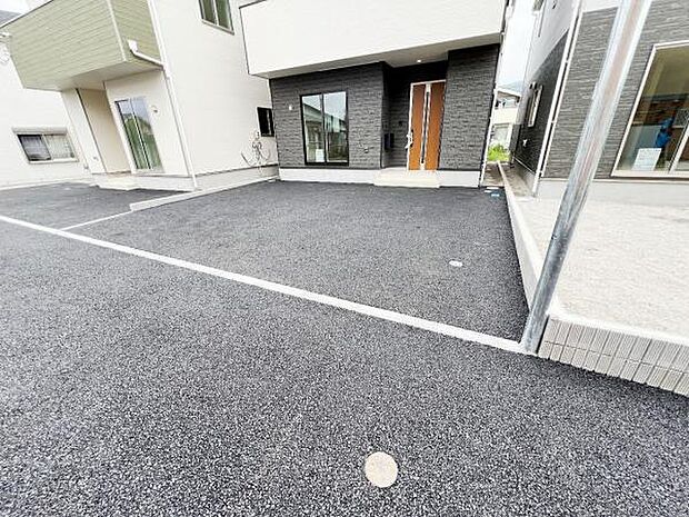 セカンドカーにも便利な駐車2台可能です。