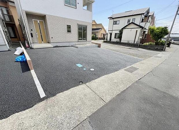 セカンドカーにも便利な駐車2台可能です。