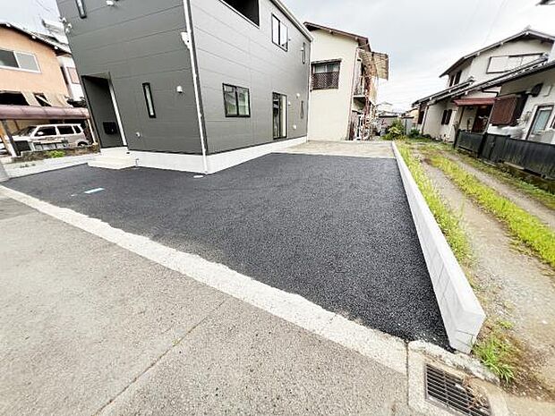 セカンドカーにも便利な駐車2台可能です。