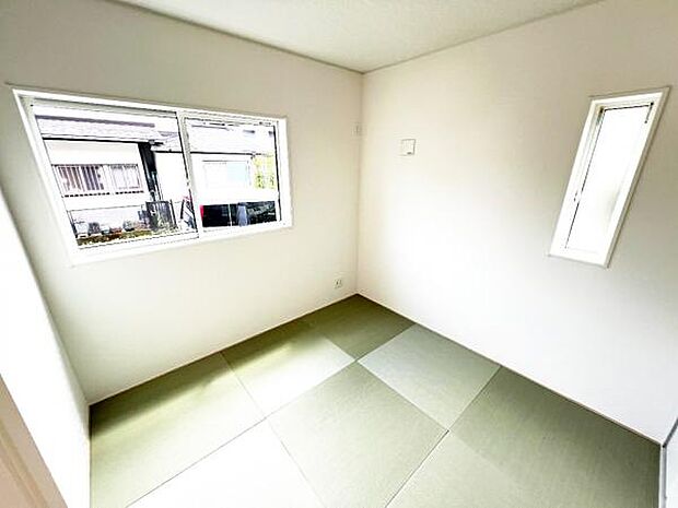 和室スペースです。畳のお部屋は寛げる空間ですね。