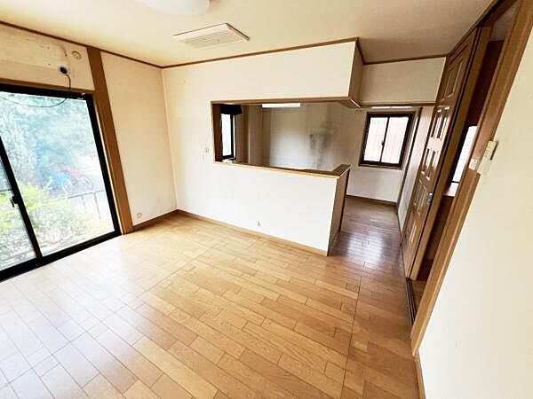 家族団らんの場所としてゆったりと居心地の良いリビングです。