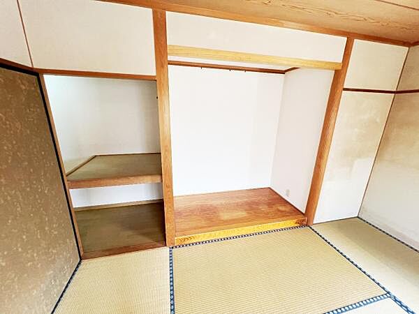 いつでもお部屋をスッキリお使い頂ける収納スペースを設置。