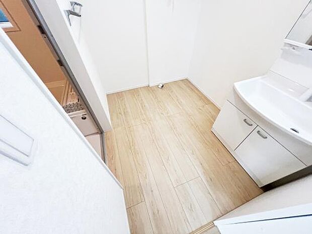 脱衣所は小さなお子様がいるご家庭にも重宝されます。