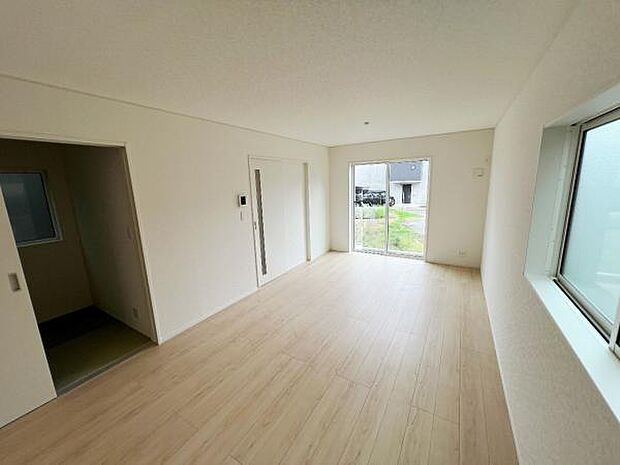 家族団らんの場所としてゆったりと居心地の良いリビングです。