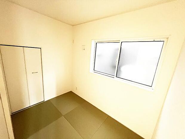 和室スペースです。畳のお部屋は寛げる空間ですね。