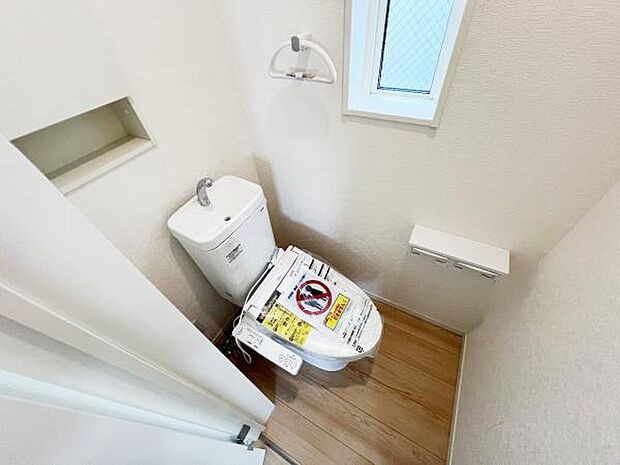 各階にトイレを設けており、ご家族が揃う時もゆとりをもってご利用いただけます。