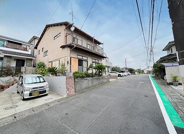 木造2階建てです。