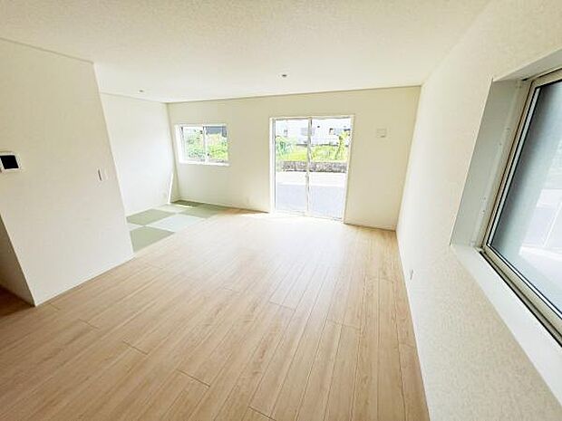 家族団らんの場所としてゆったりと居心地の良いリビングです。