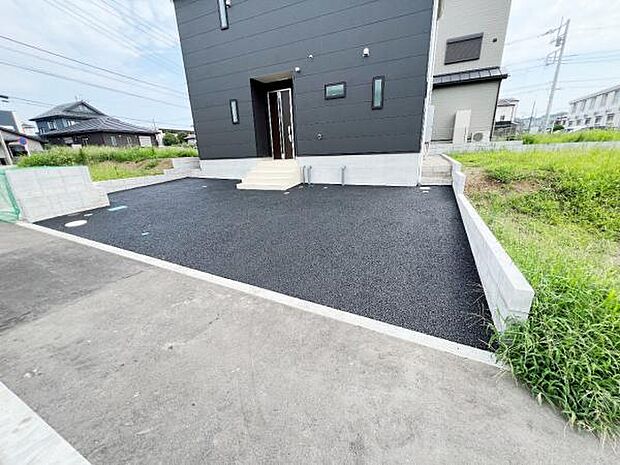 セカンドカーにも便利な駐車2台可能です。
