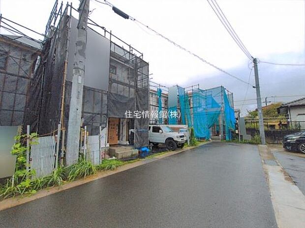 前面道路を含めた現地写真です。