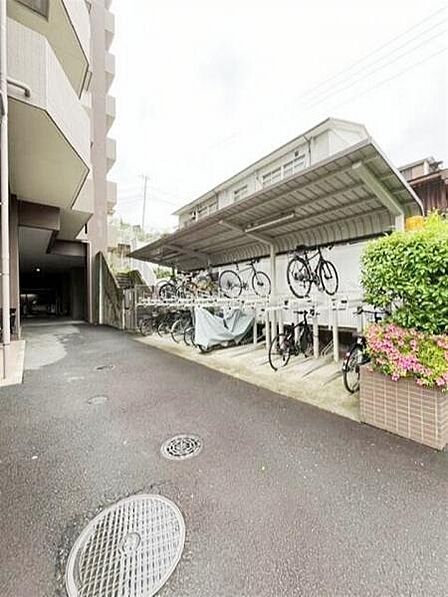 駐輪場はきちんと整理され、自転車の出し入れもスムーズに行えますね。