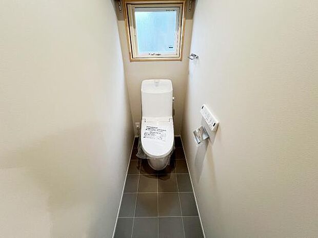 各階にトイレを設けており、ご家族が揃う時もゆとりをもってご利用いただけます。