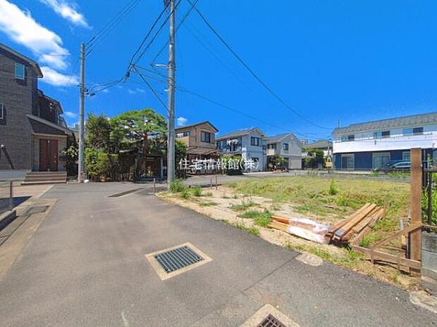 前面道路を含めた現地写真です。