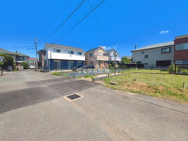 前面道路を含めた現地写真です。