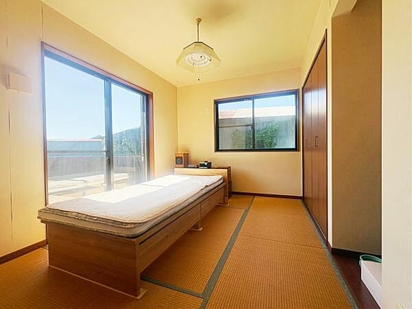 和室スペースです。畳のお部屋は寛げる空間ですね。