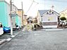 外観：前面道路を含めた現地写真です。