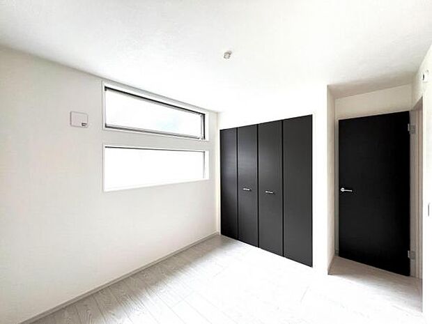 いつでもお部屋をスッキリお使い頂ける収納スペースを設置。