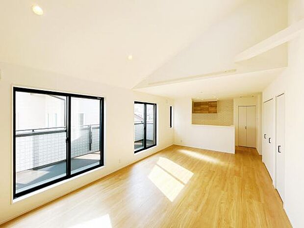 リビングダイニングになります。ご家族そろっての素敵な空間になりそうですね。