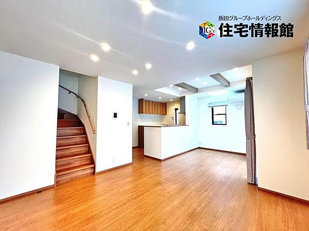 家族とゆったり時間を過ごせるリビングダイニング。