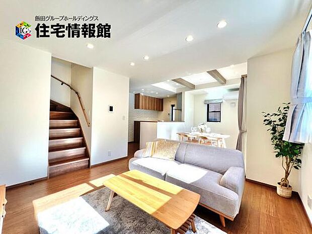 家族とゆったり時間を過ごせるリビングダイニング。