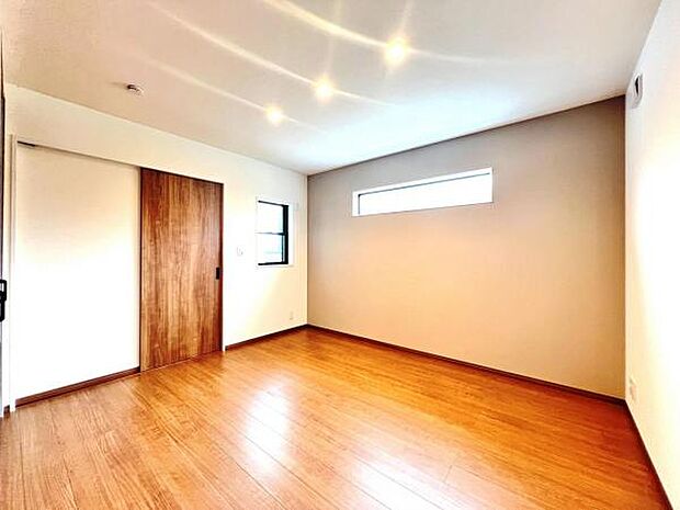 約帖の主寝室スペースです。お子様が小さいうちは一緒に就寝できますね。