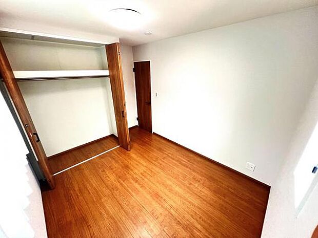 いつでもお部屋をスッキリお使い頂ける収納スペースを設置。