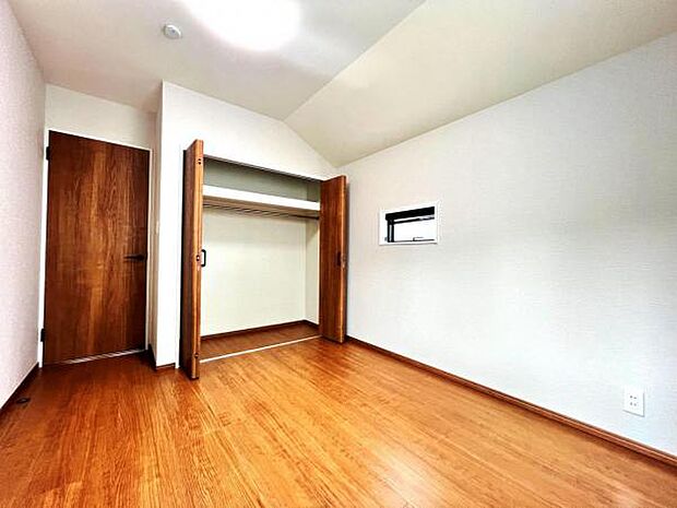 中の物を確認しやすく、取り出しやすい収納スペース。お部屋を広々とお使いいただけます。