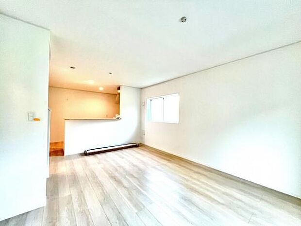 ご家族でゆったり食事が楽しめるダイニングスペースです。