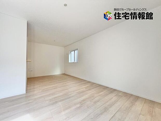 ご家族みんながゆったりくつろげる広々リビングです。