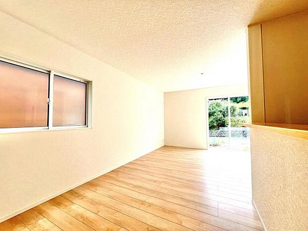 ご家族でゆったり食事が楽しめるダイニングスペースです。