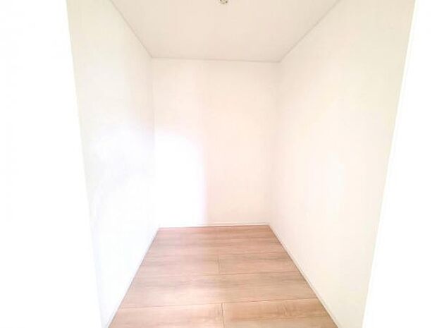 ウォークインクローゼット付きで収納も豊富。お部屋のスペースを有効的に使えそうですね。