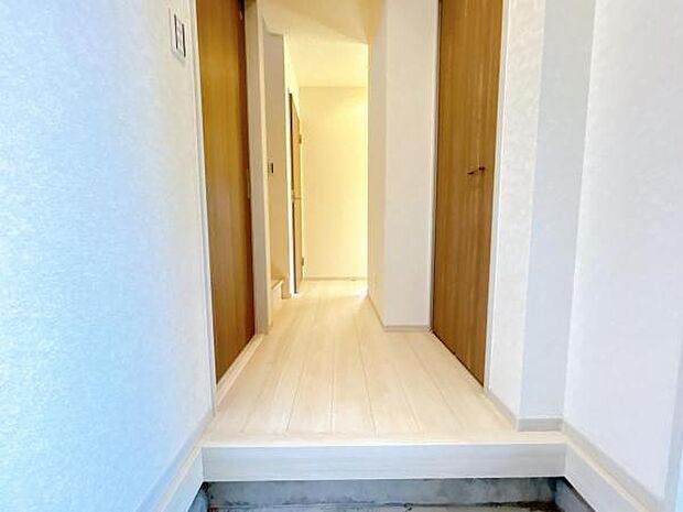 綺麗で明るい玄関でお客様をお迎えいただけます。