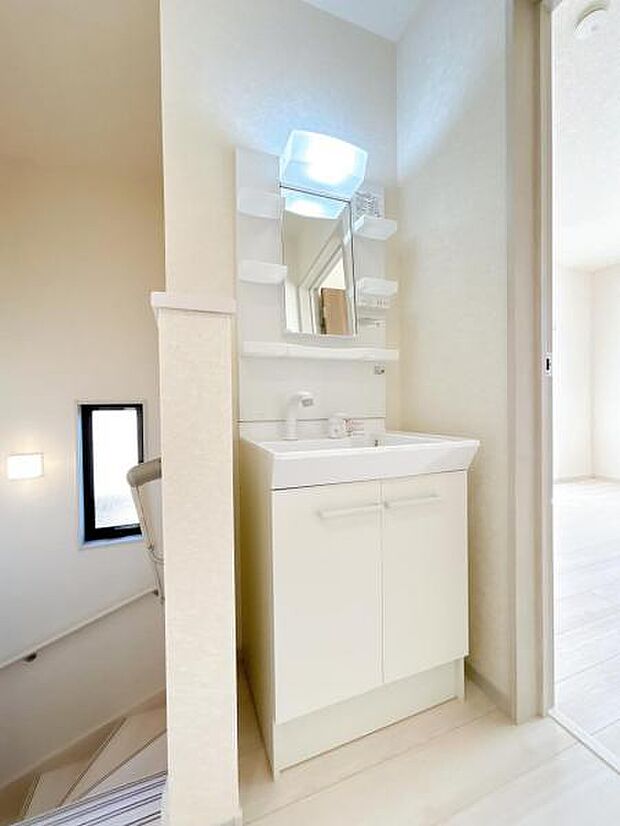 2階フロアに洗面化粧台があります。