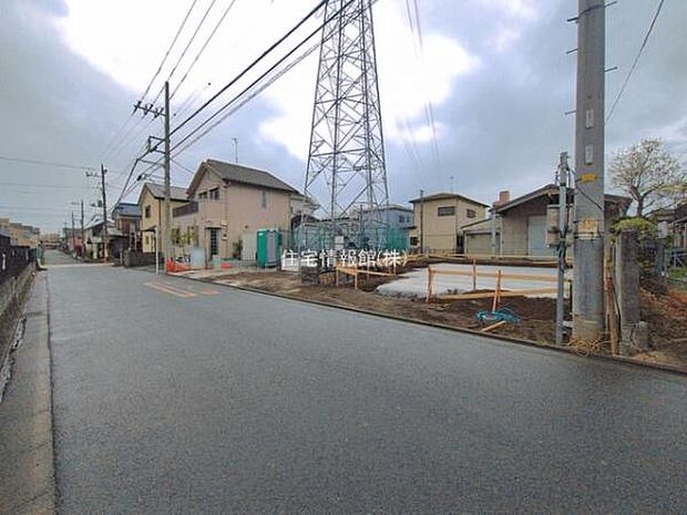 前面道路を含めた現地写真です。