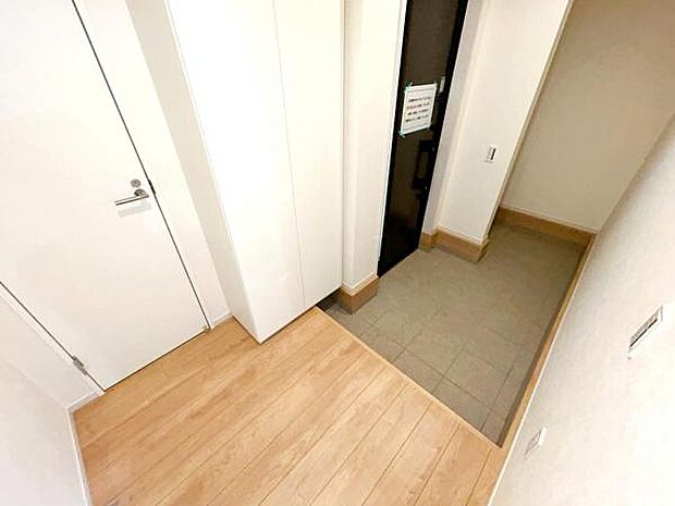 綺麗で明るい玄関でお客様をお迎えいただけます。