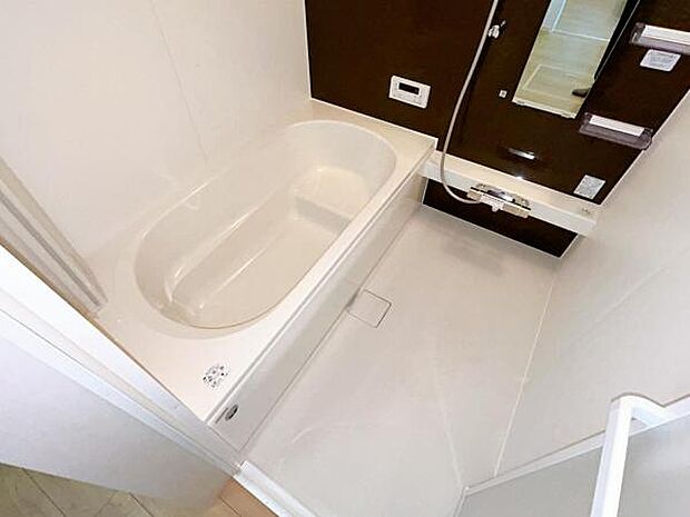 スタイリッシュな浴室で1日の疲れをゆったり癒されるのもいいですね。