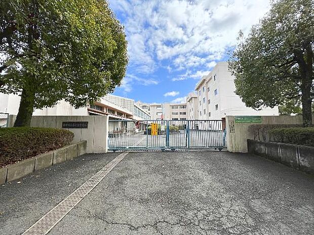 秦野市立南が丘中学校まで約1020m(徒歩13分)